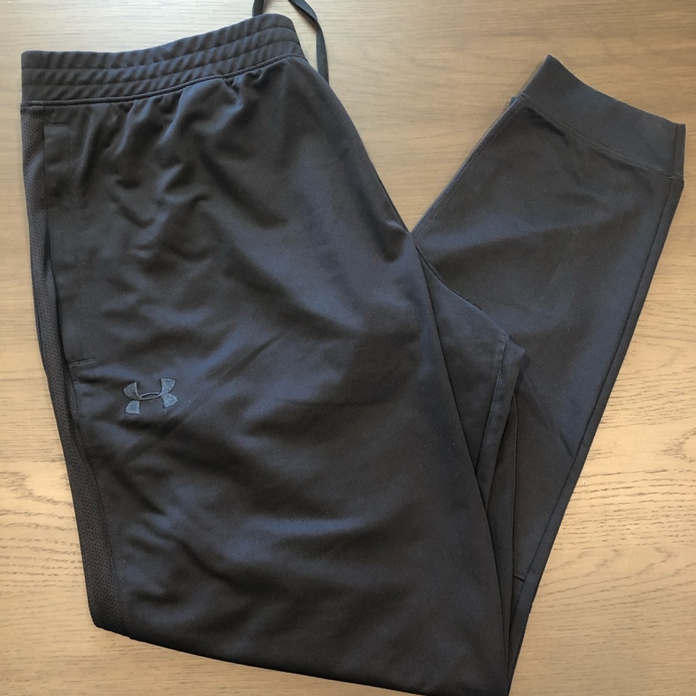 Underarmour joggers. Tapered/fitted.